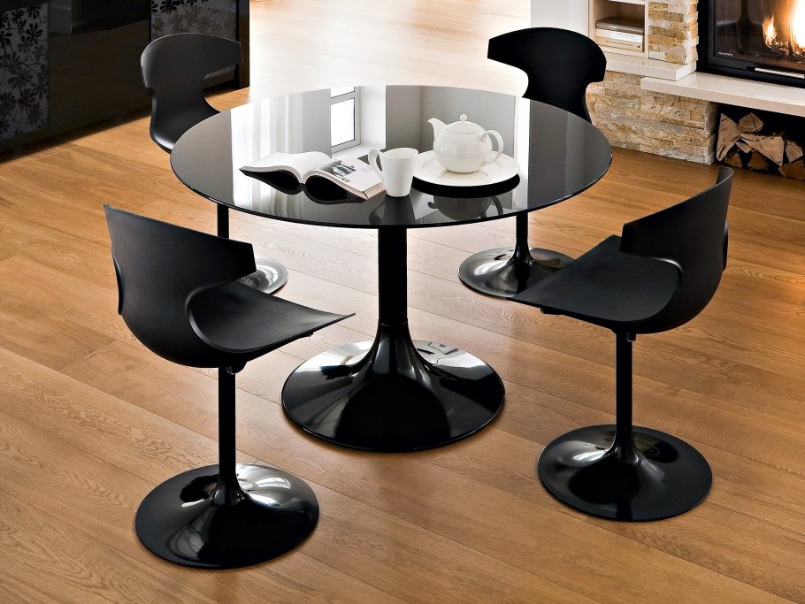 Стол круглый черный