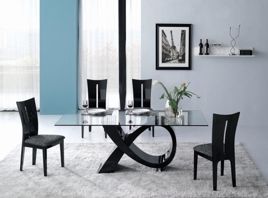 Черные стулья в интерьере