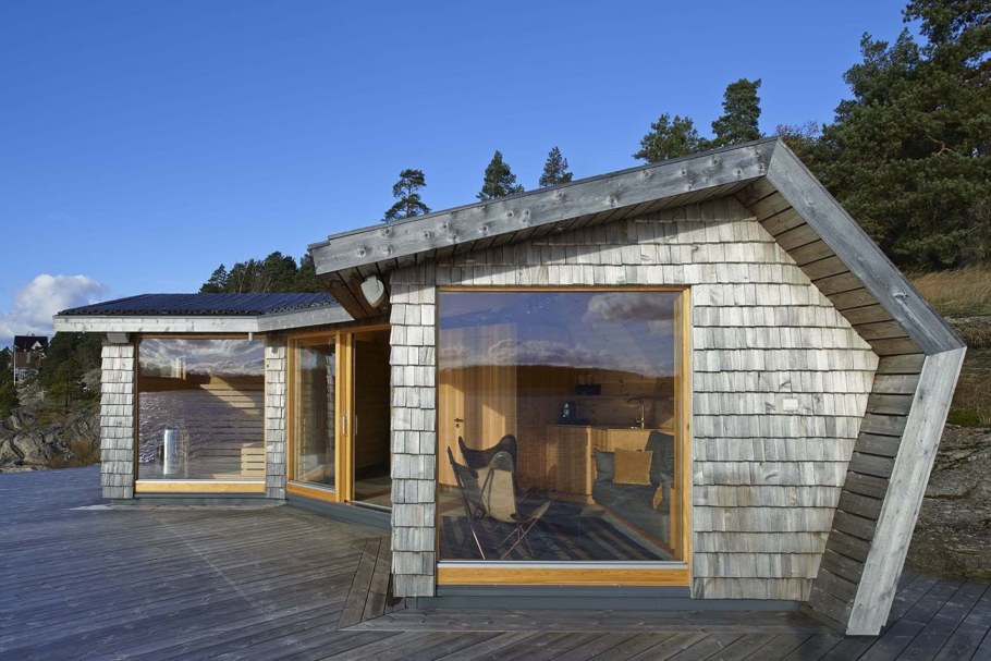 Современная баня снаружи