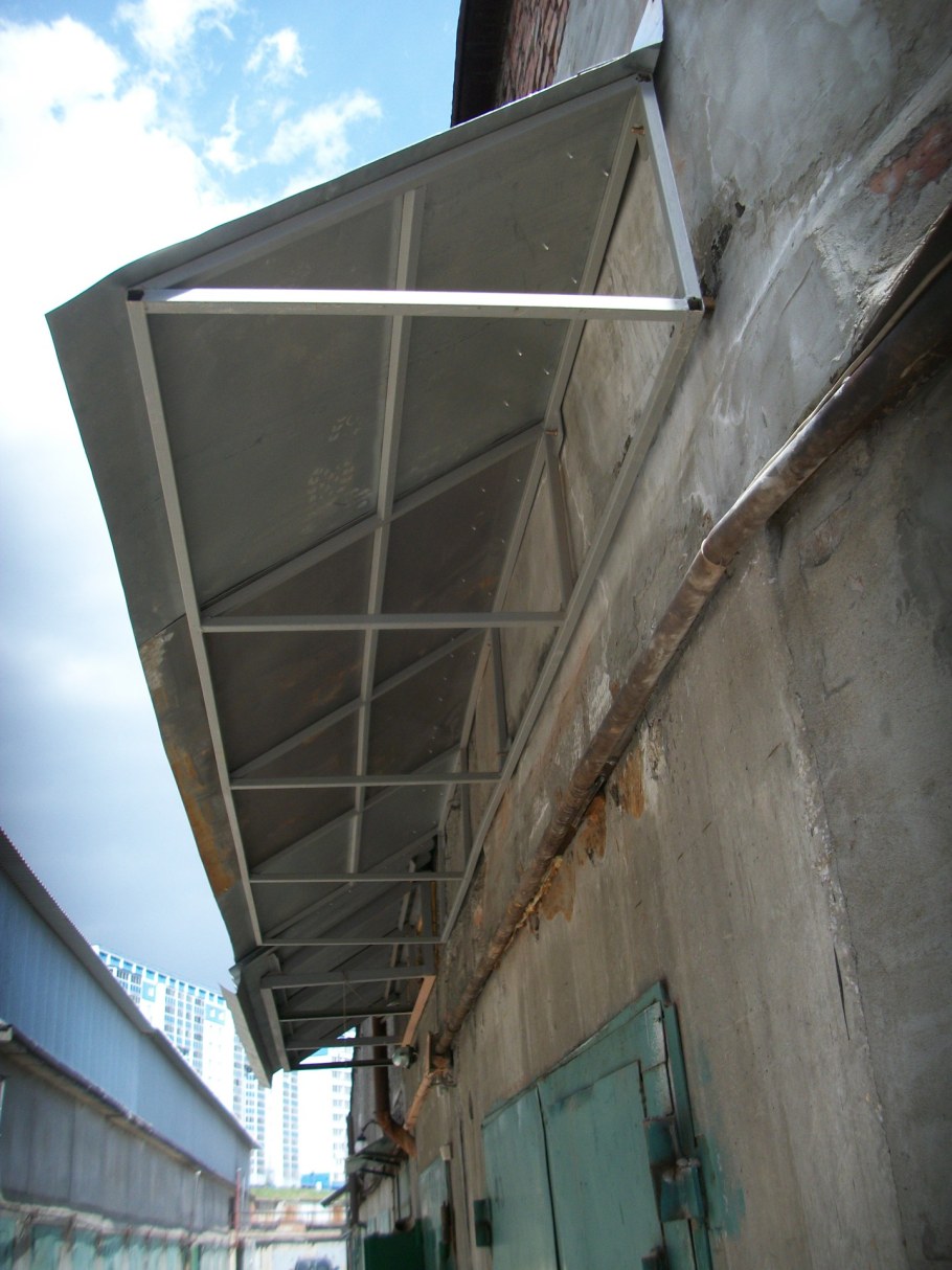 Навес над воротами гаража