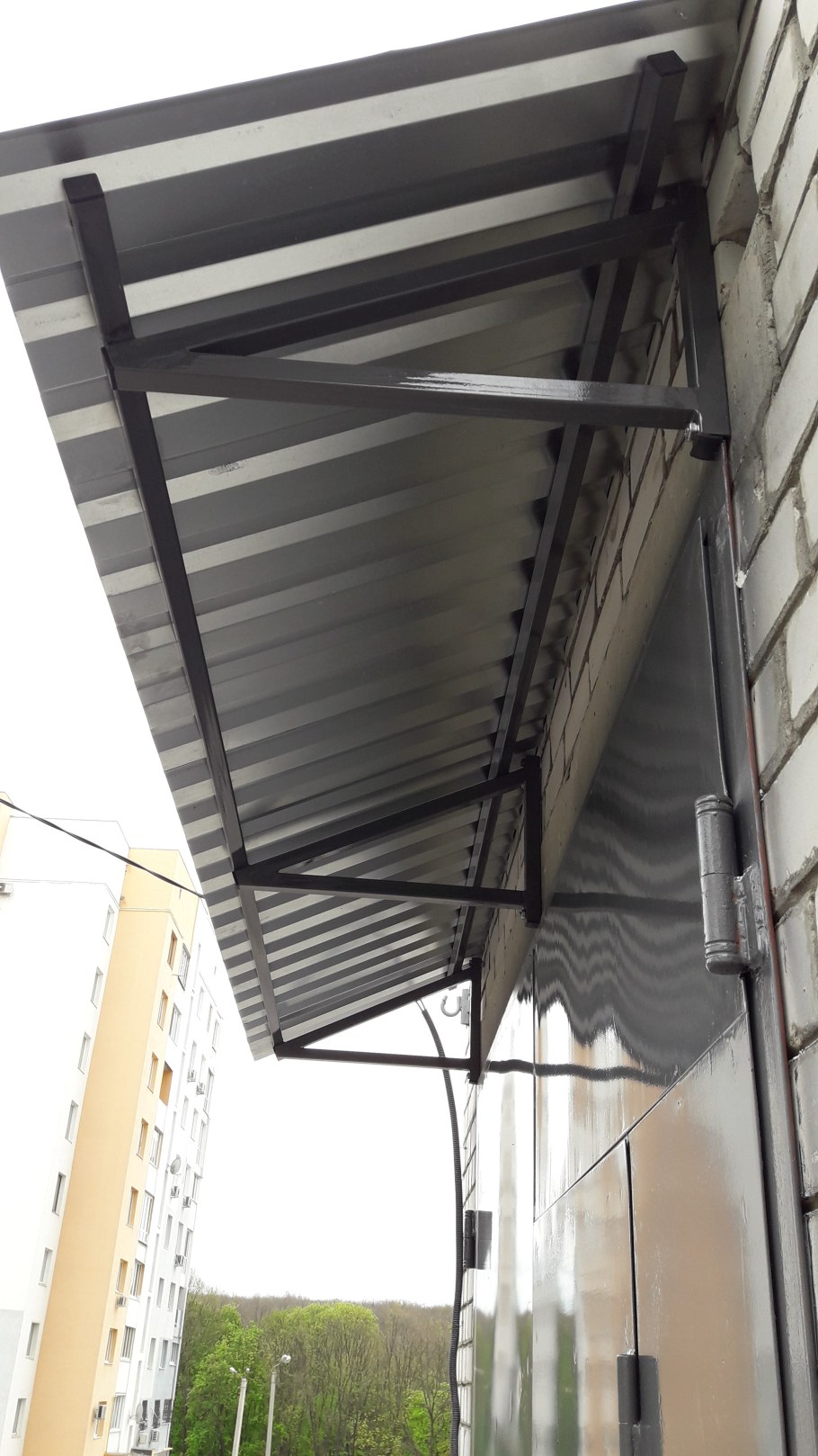 Козырек над воротами гаража