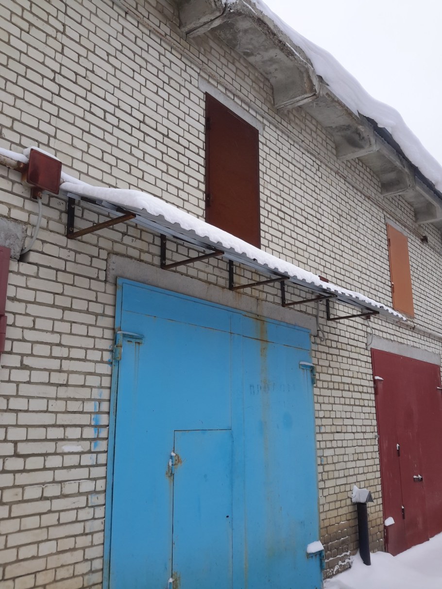 Козырек над воротами гаража