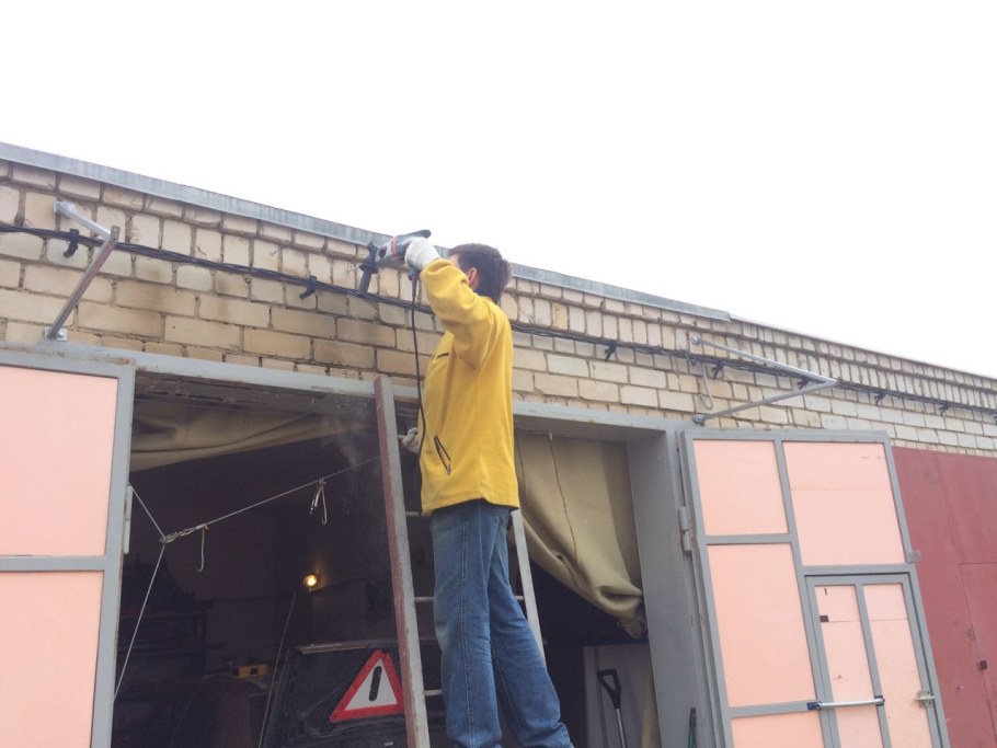 Козырек на ворота гаража