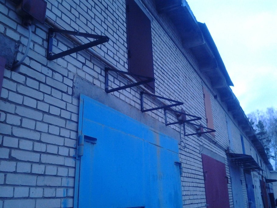 Козырек над воротами гаража