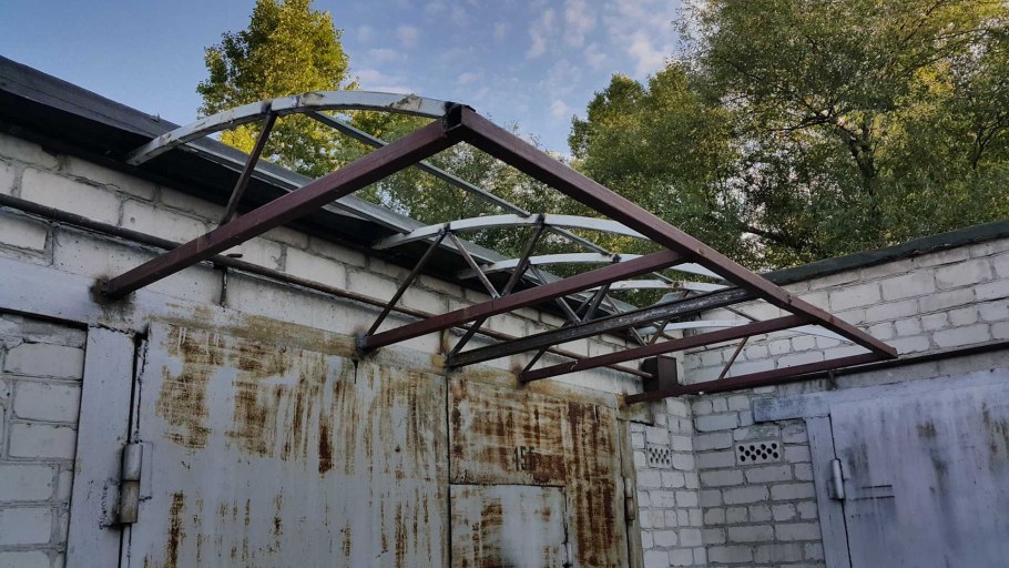 Козырек над воротами гаража