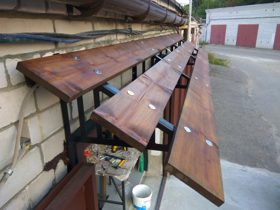 Козырек над гаражными воротами