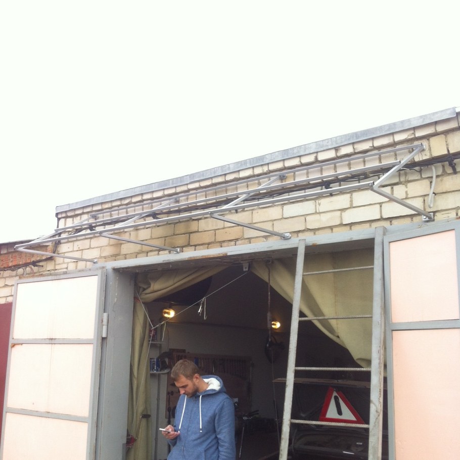 Козырек над воротами гаража