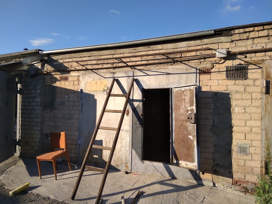 Навес над воротами гаража