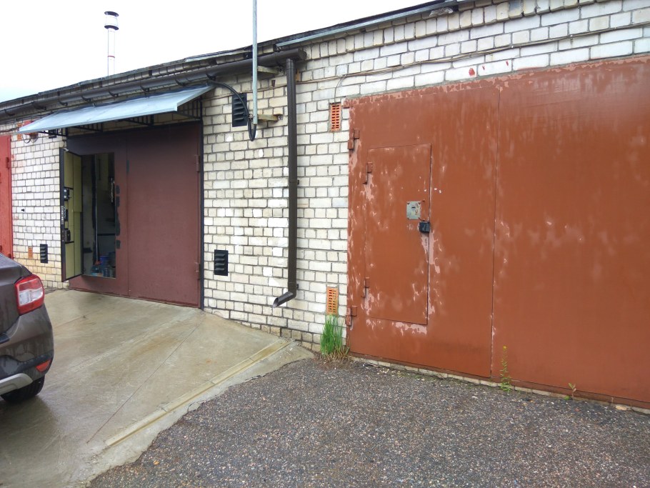 Навес над воротами гаража