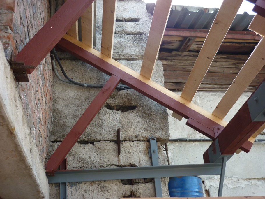 Козырек над гаражными воротами