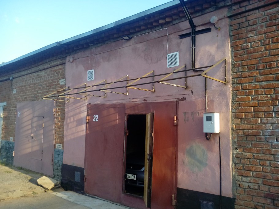 Козырек для гаражных ворот