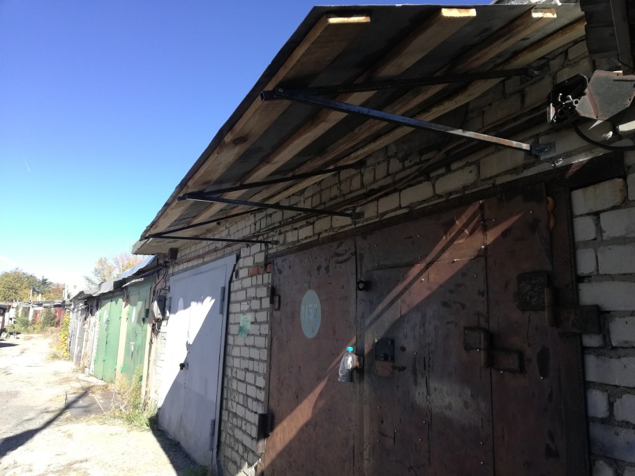 Козырек над гаражными воротами