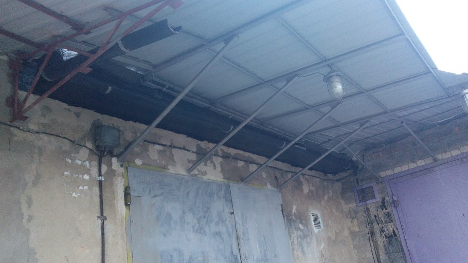 Козырек над гаражными воротами