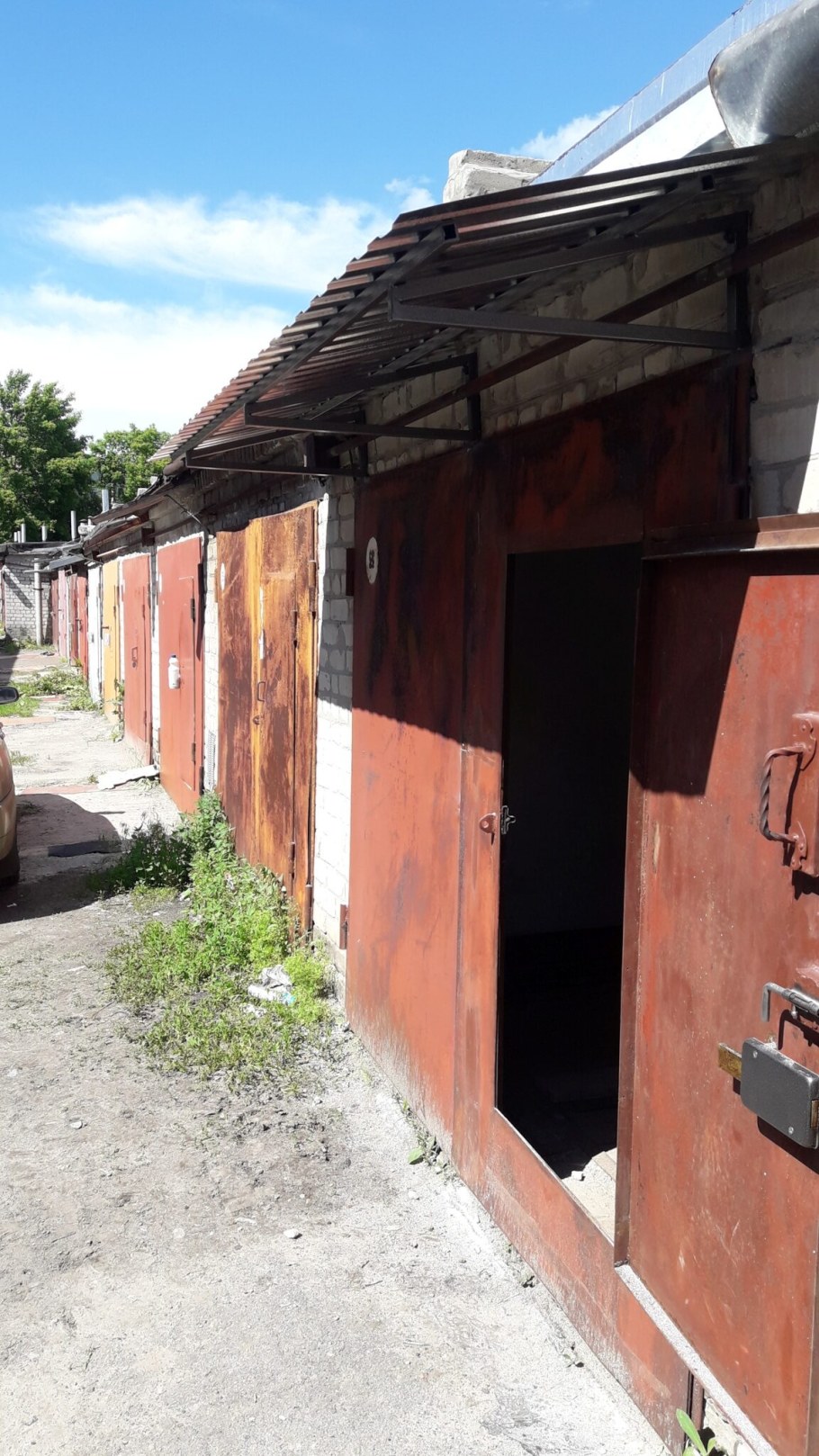 Навес над воротами гаража