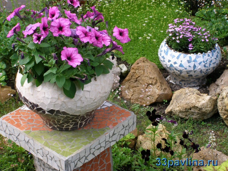 Клумбы с вазонами