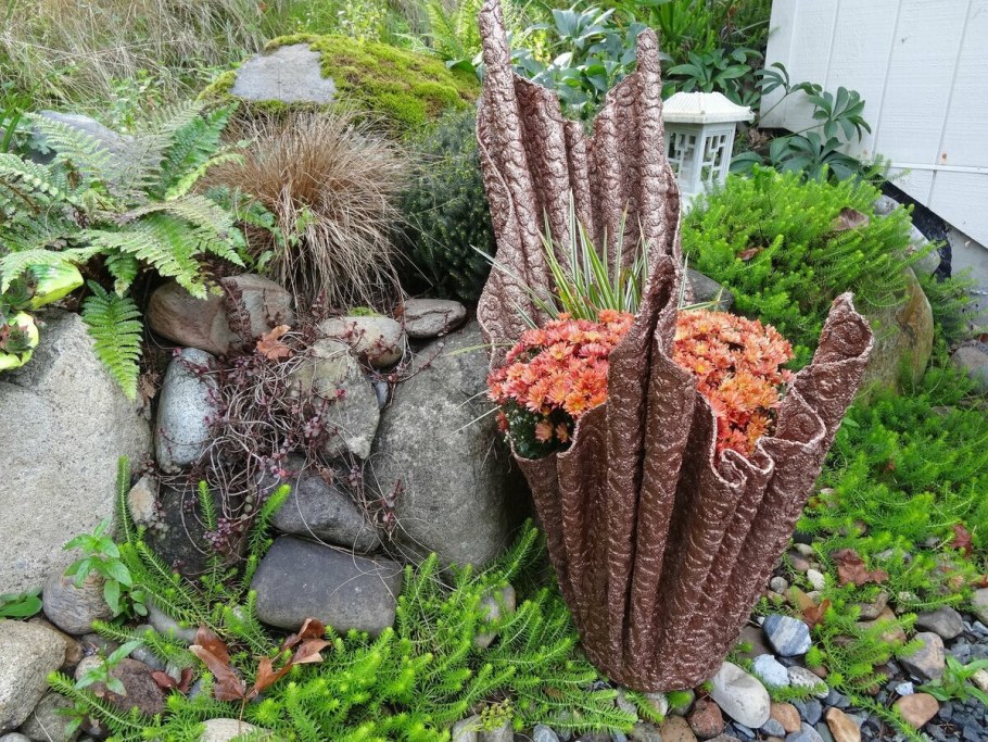 Кашпо из цемента и тряпок