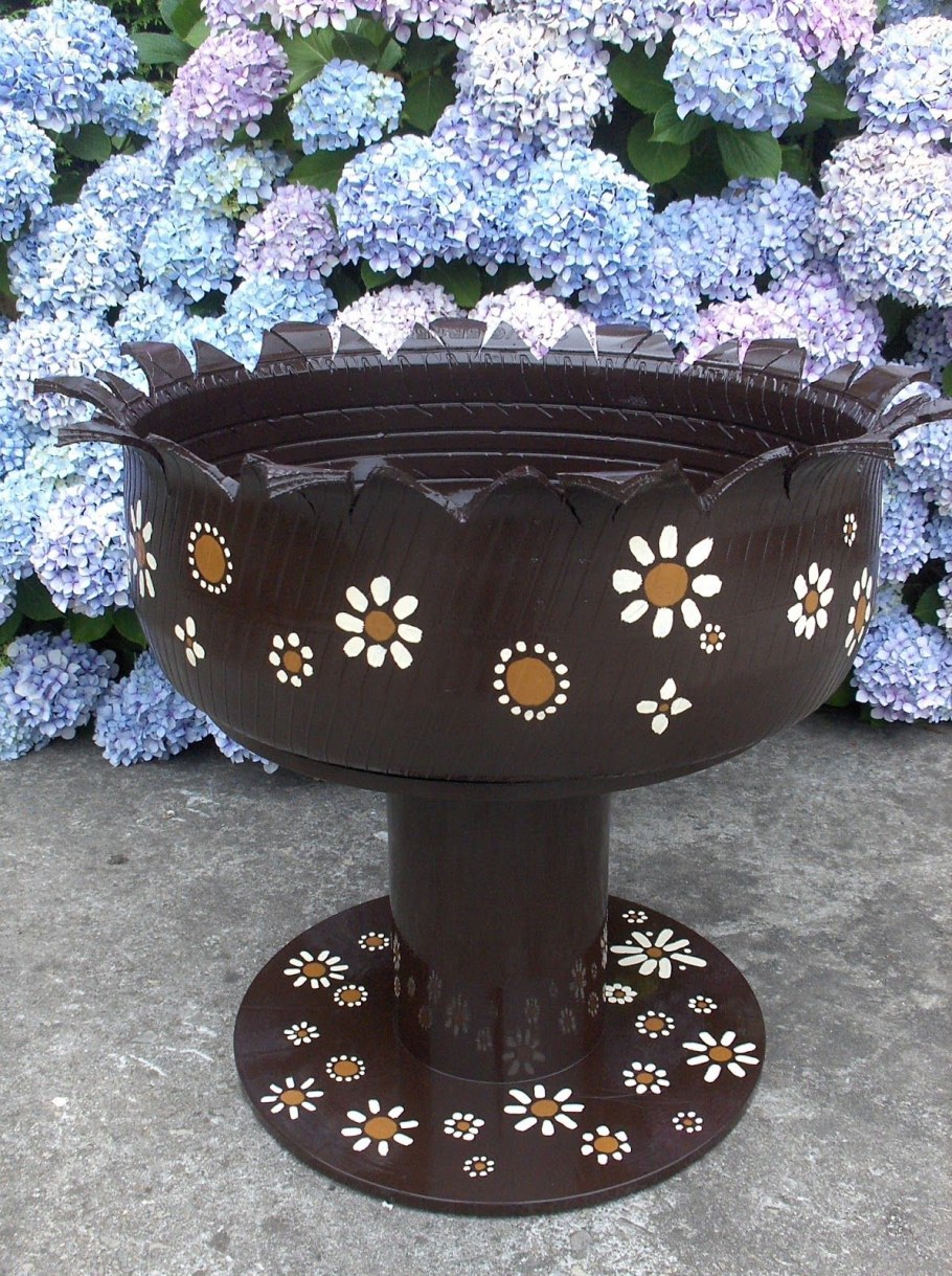 Цветочный вазон из шины