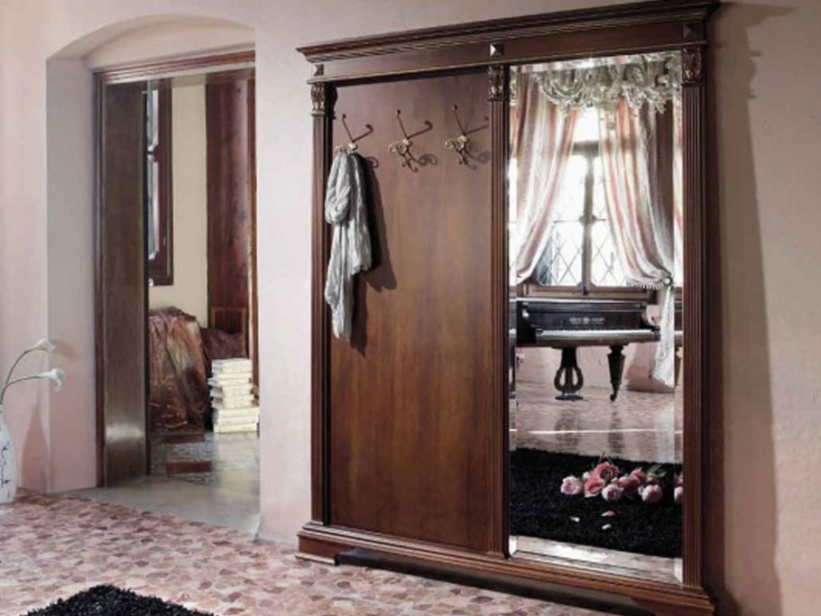 Элитные прихожие из массива