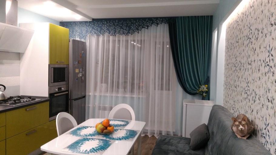 Шторы на кухню с балконной