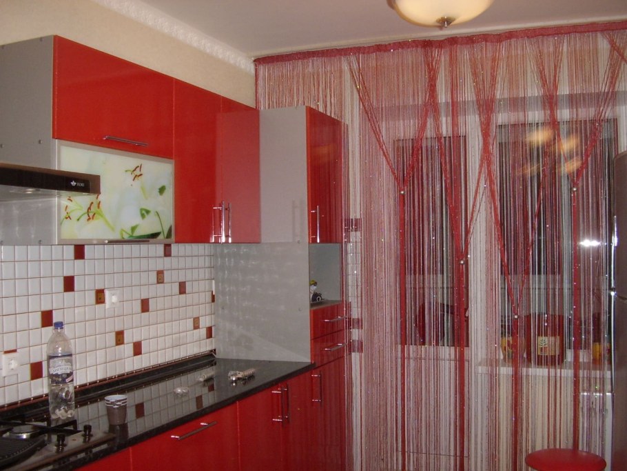 Шторы на кухню с балконом