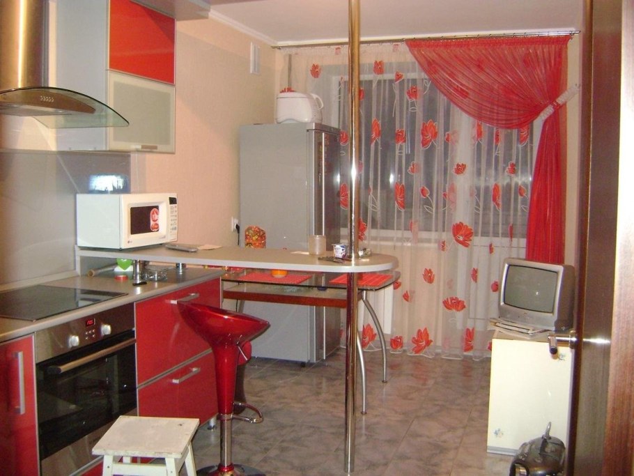 Тюль на кухню с балконной дверью