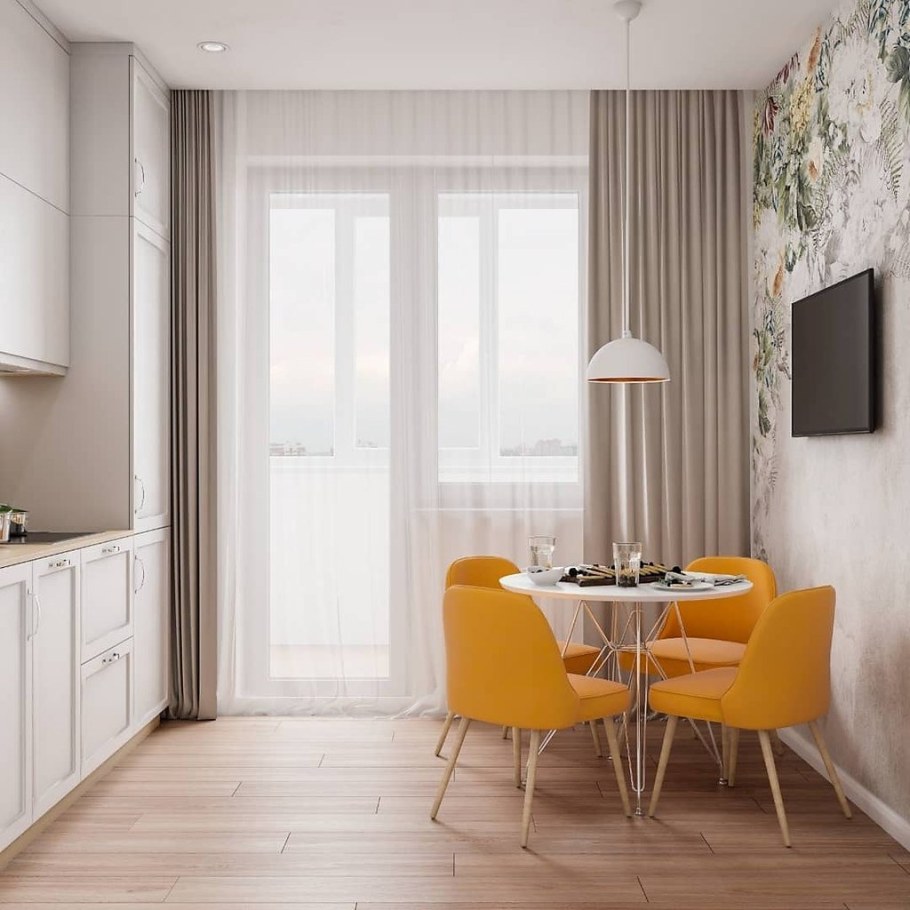 Кухня с балконной дверью