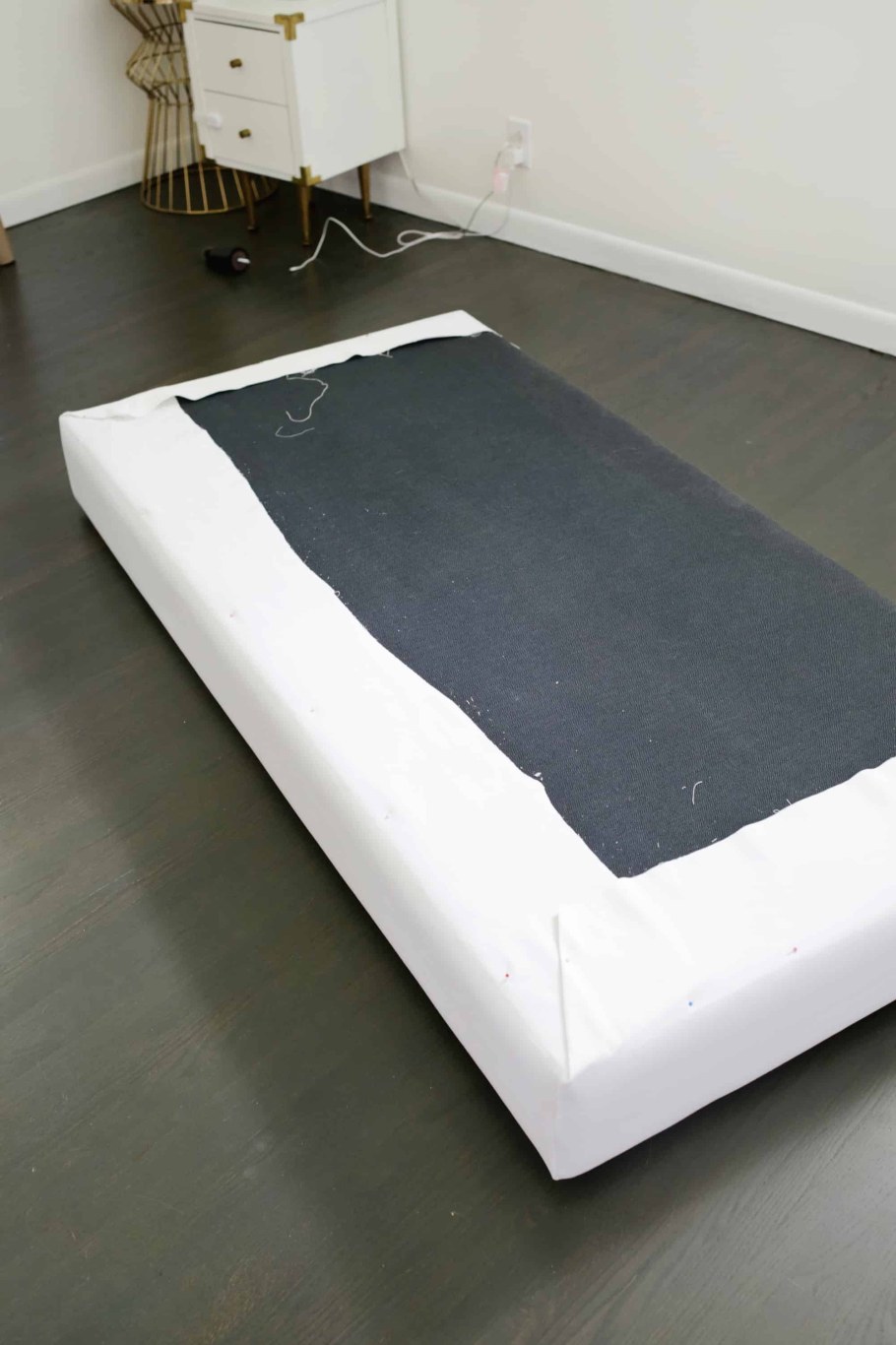 Обшить кровать