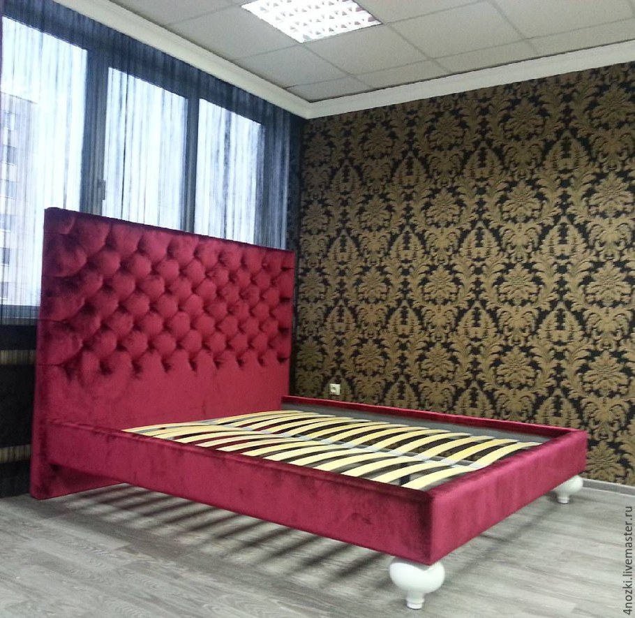 Кровать с каретной стяжкой