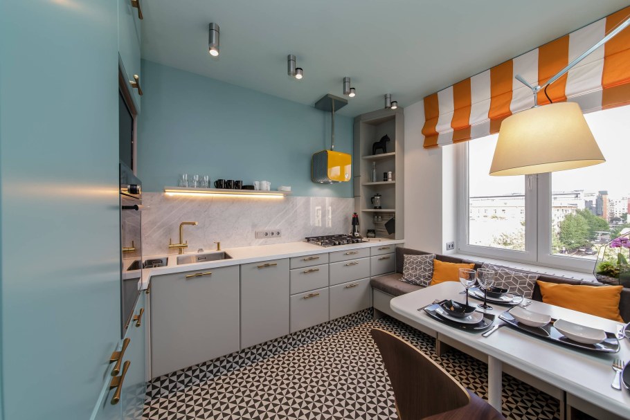 Трековое освещение в интерьере кухни