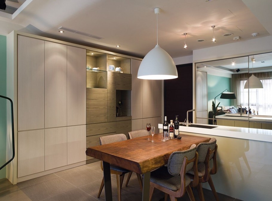 Трековые светильники над столом