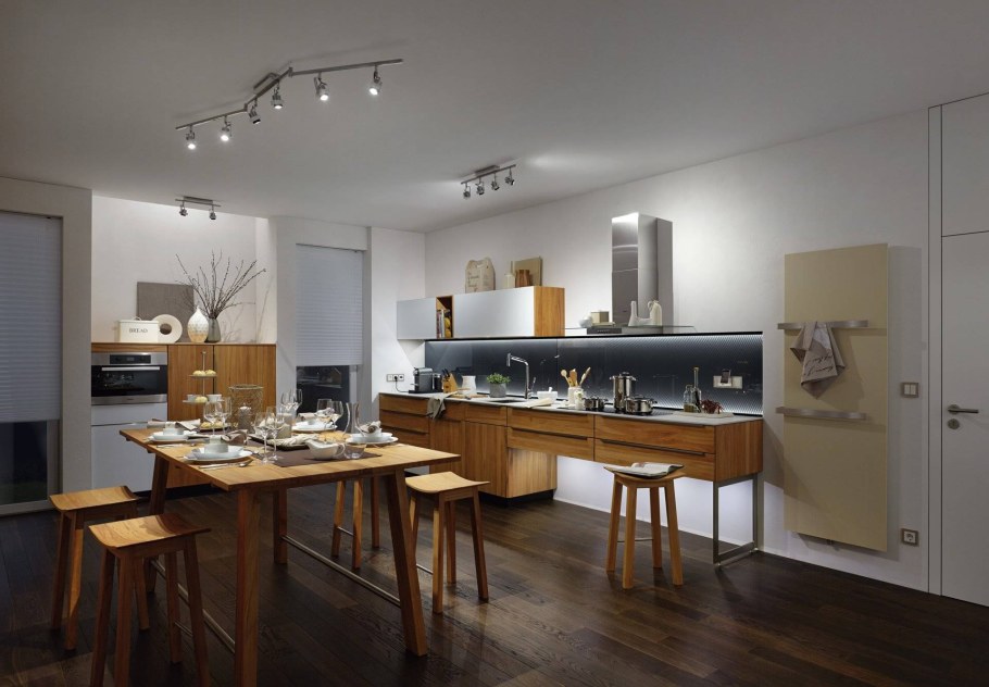 Трековые светильники в интерьере кухни