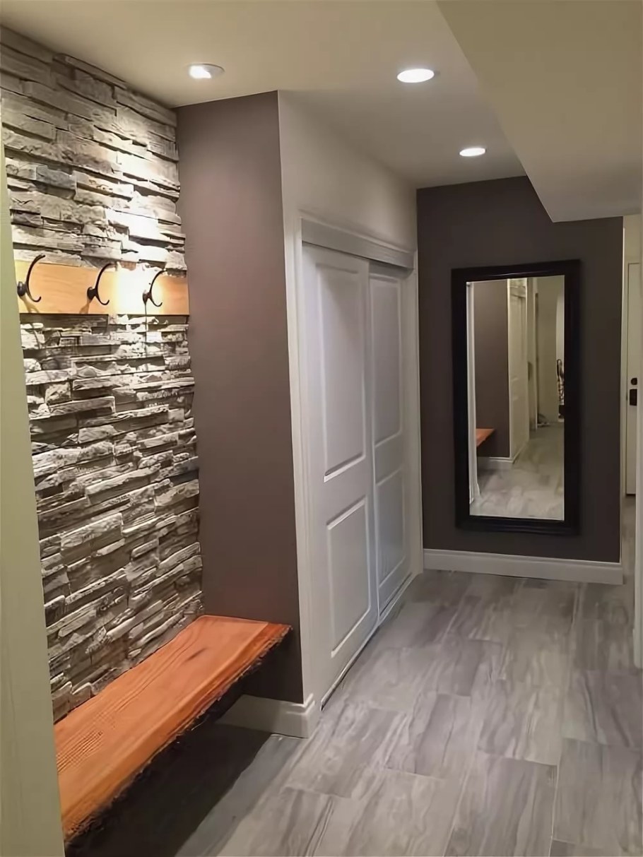 Отделка прихожей декоративным камнем