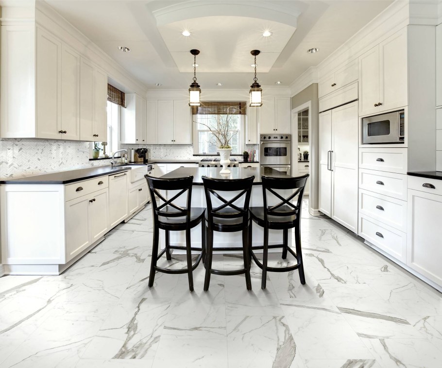 Кухня Неоклассика с мраморным полом