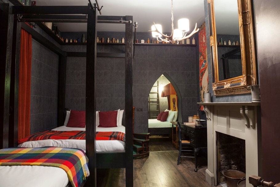 Комната Гарри в Гриффиндор Гарри Поттера