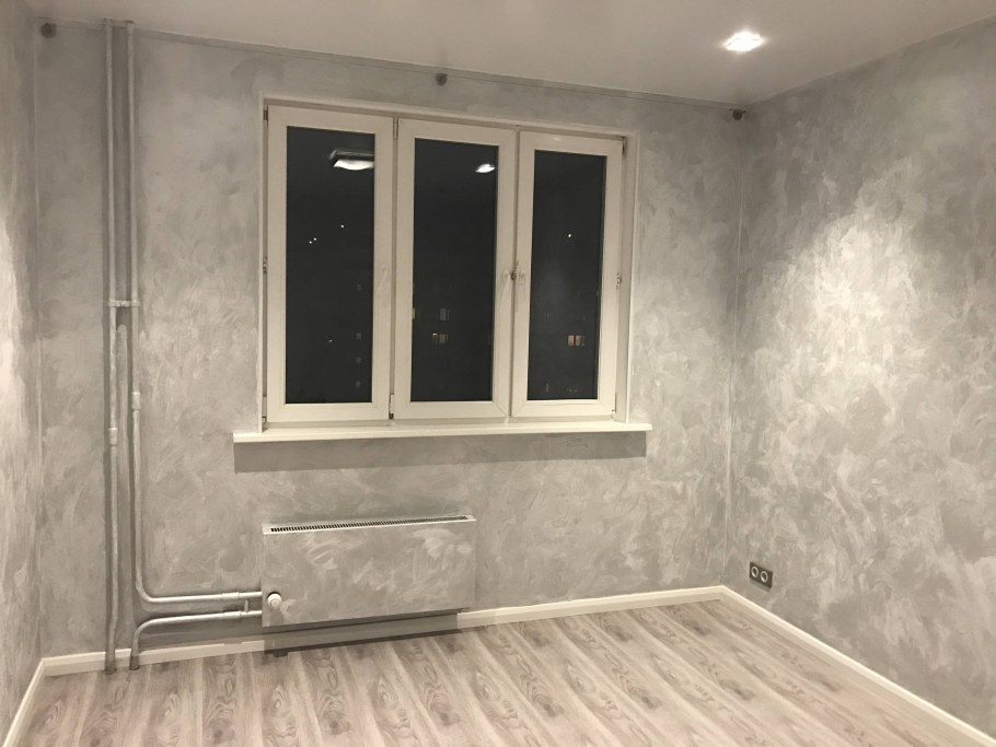 Стены с декоративной штукатуркой в интерьере