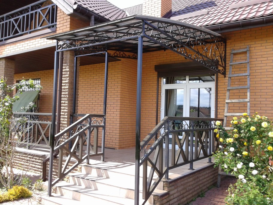 Крыльцо с навесом