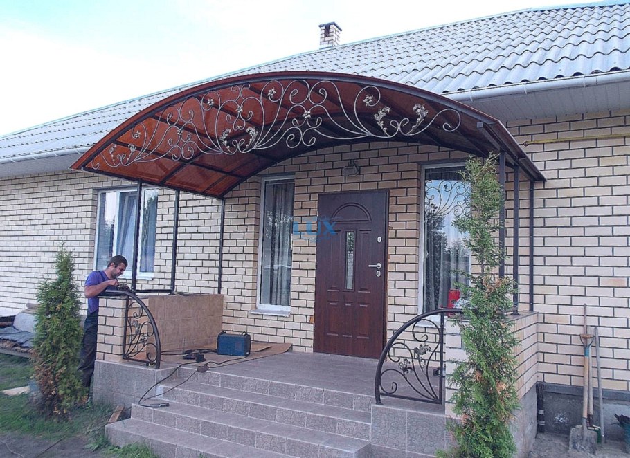 Козырек для крыльца