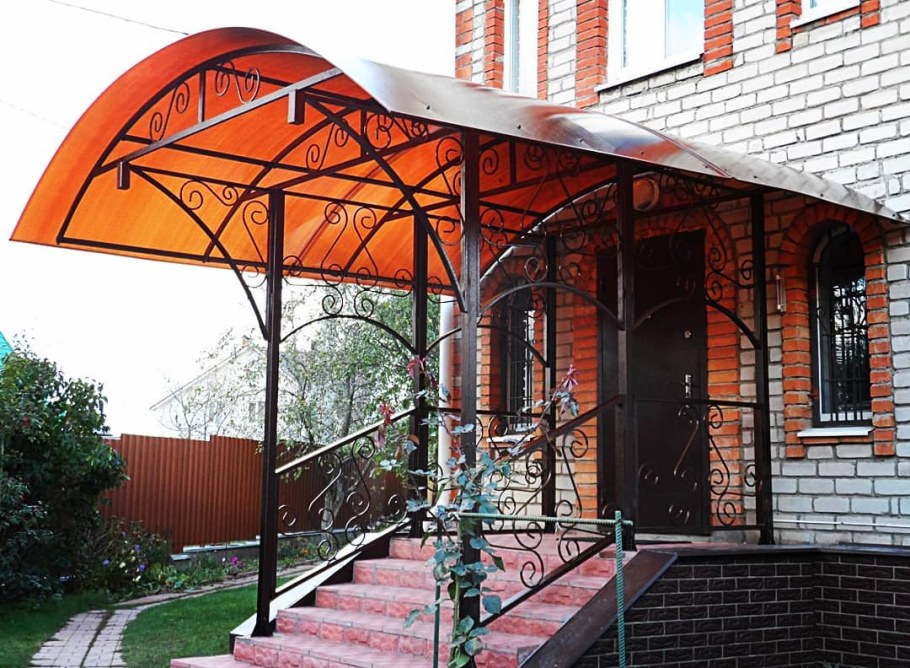 Крыльцо с навесом