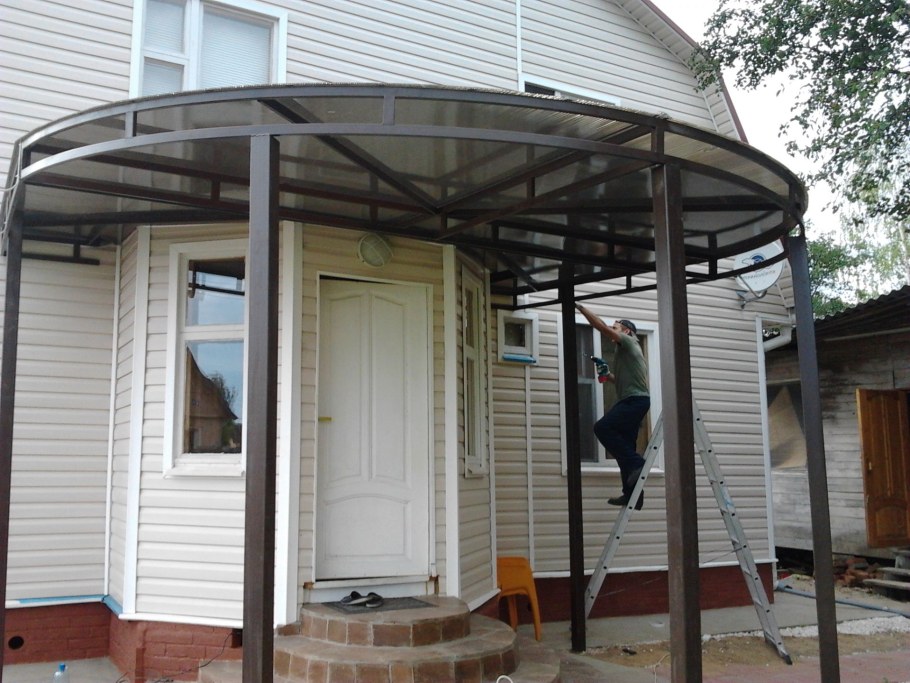 Козырек для крыльца