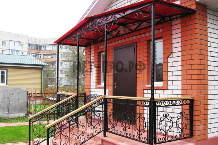 Крыльцо с навесом из металла