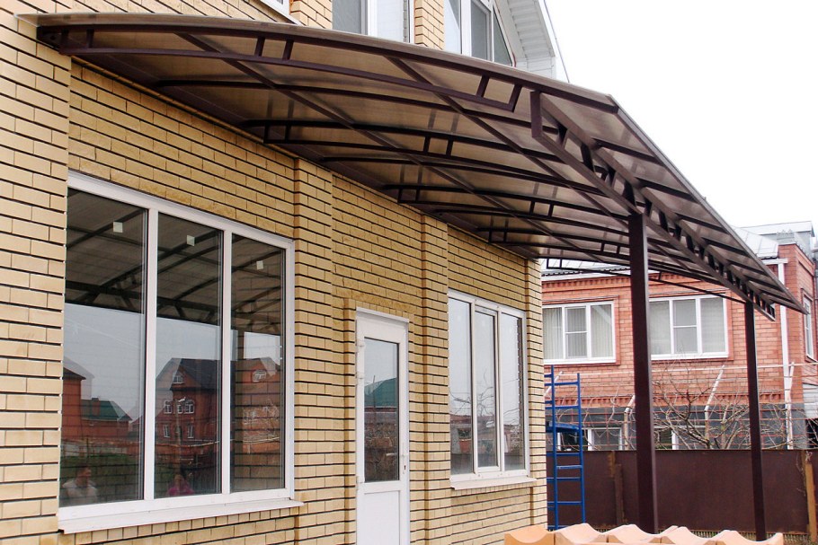 Крыльцо с навесом