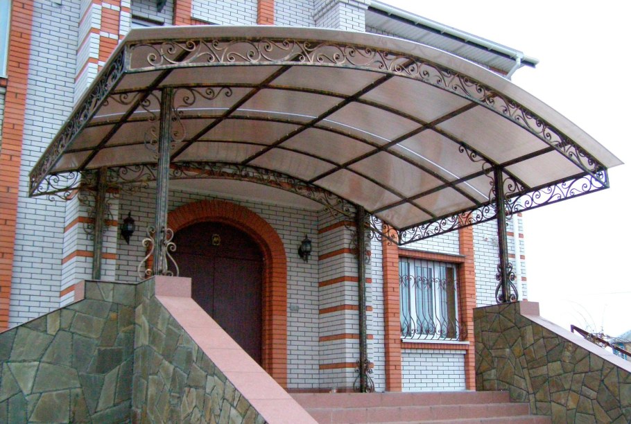 Арка над крыльцом из поликарбоната