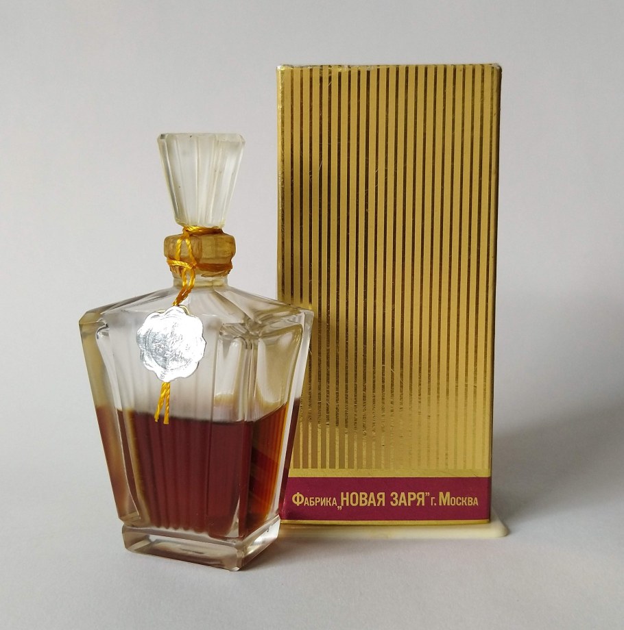Духи красная Москва фабрики новая Заря