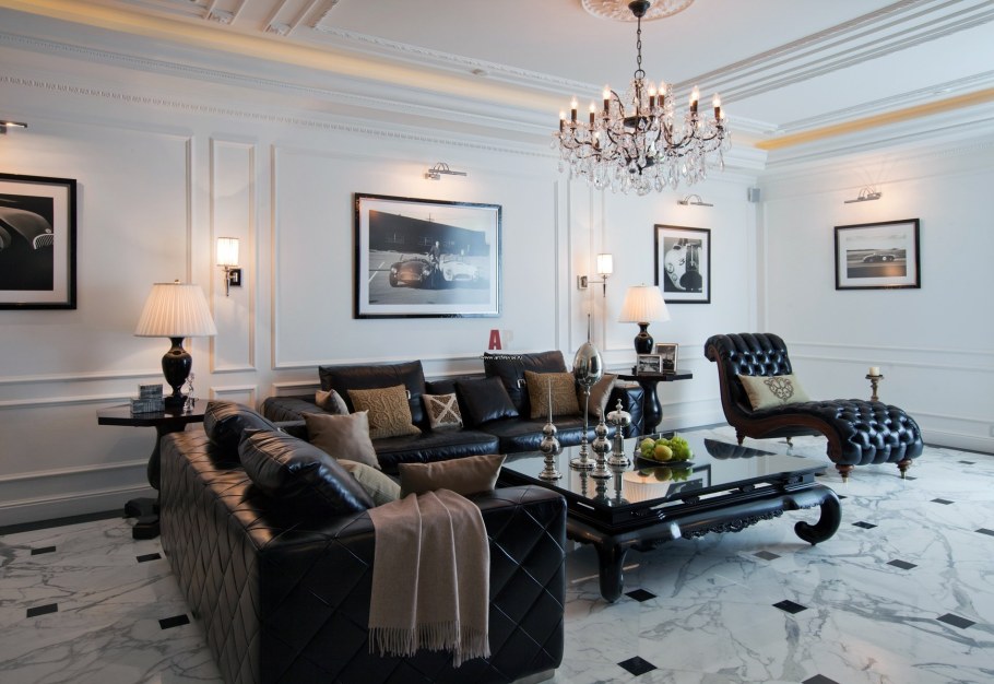 Молдинги в интерьере гостиной