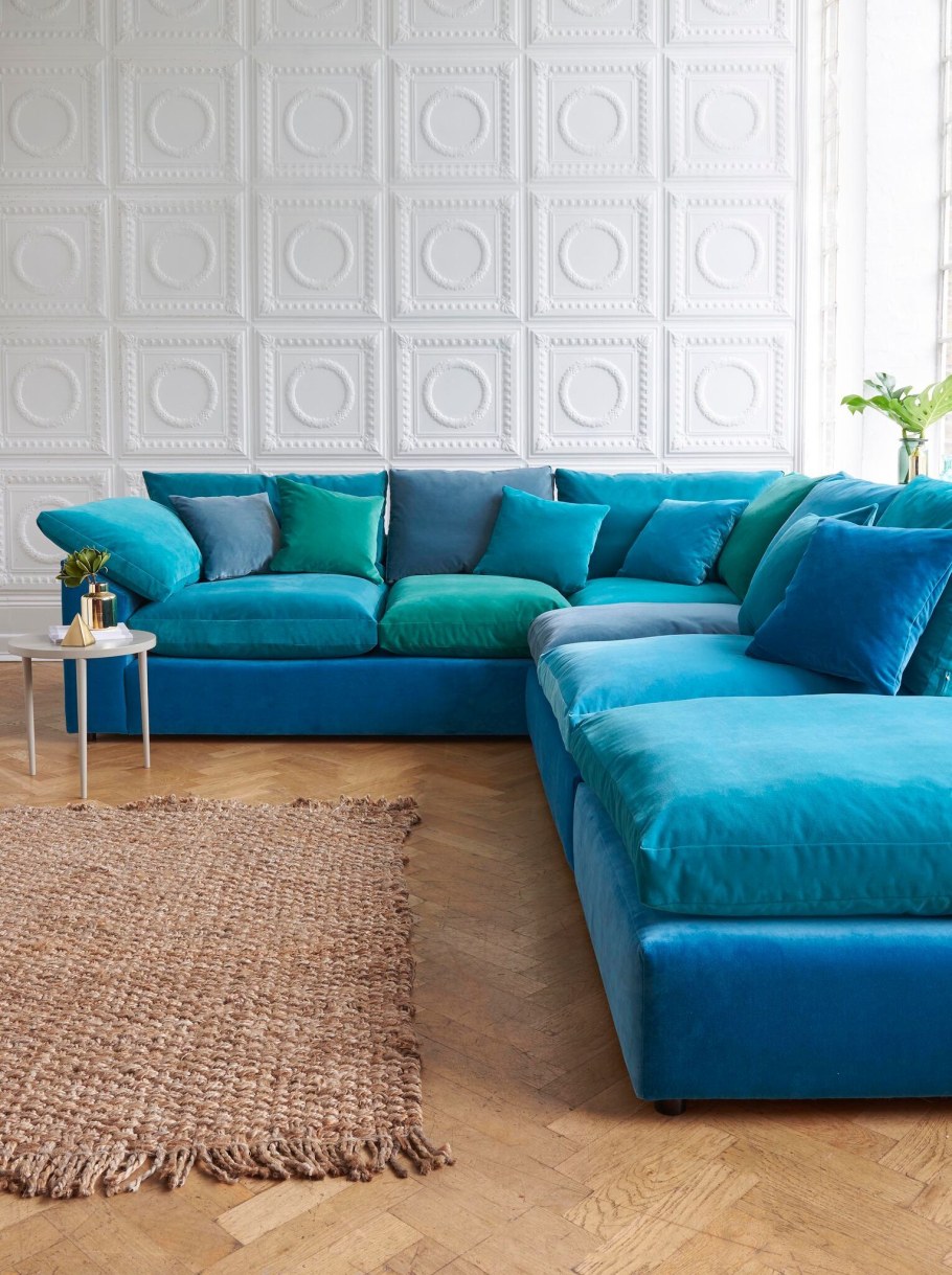 Голубой диван