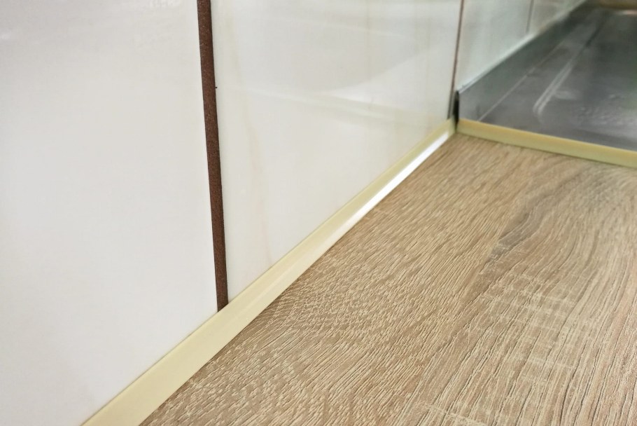 Плинтус-уплотнитель Silikorner