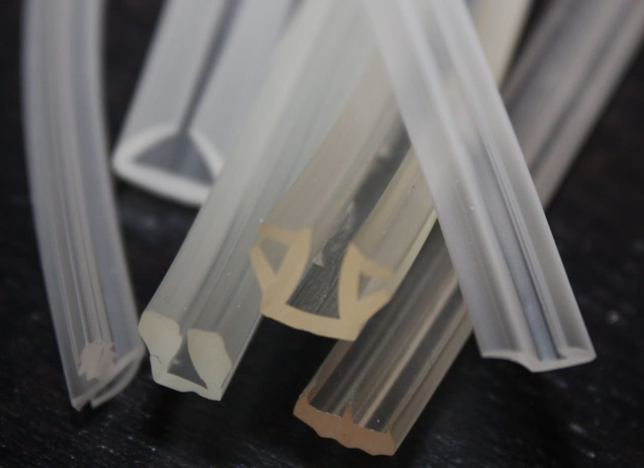 Уплотнитель для шкафа купе на двери 8мм