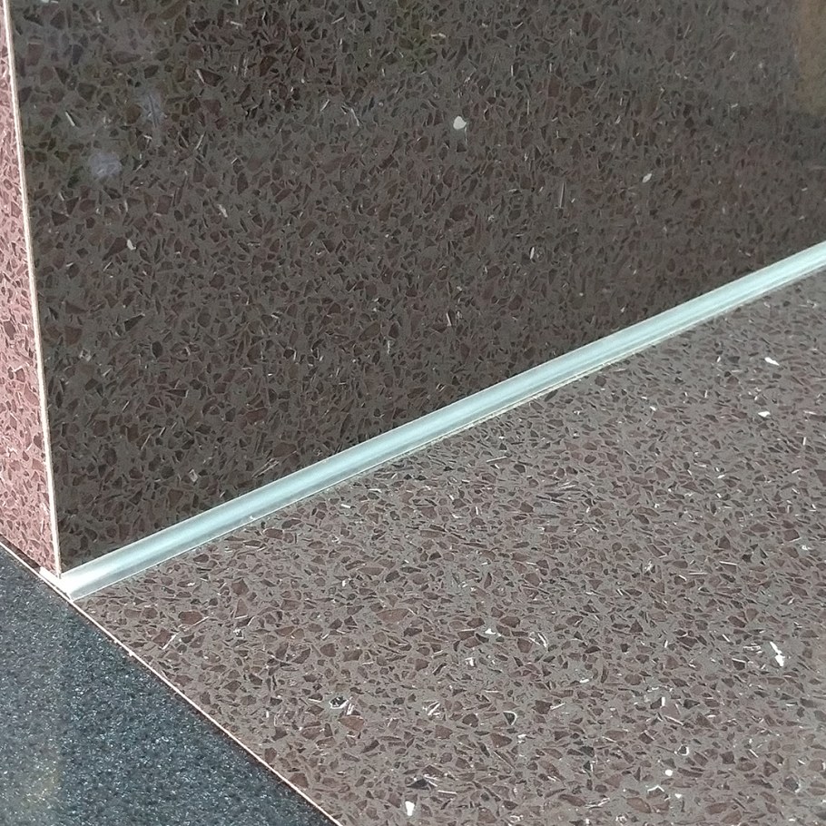 Уплотнитель для стеновой панели Rehau