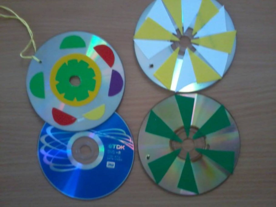 Украшения из дисков для участка детского сада