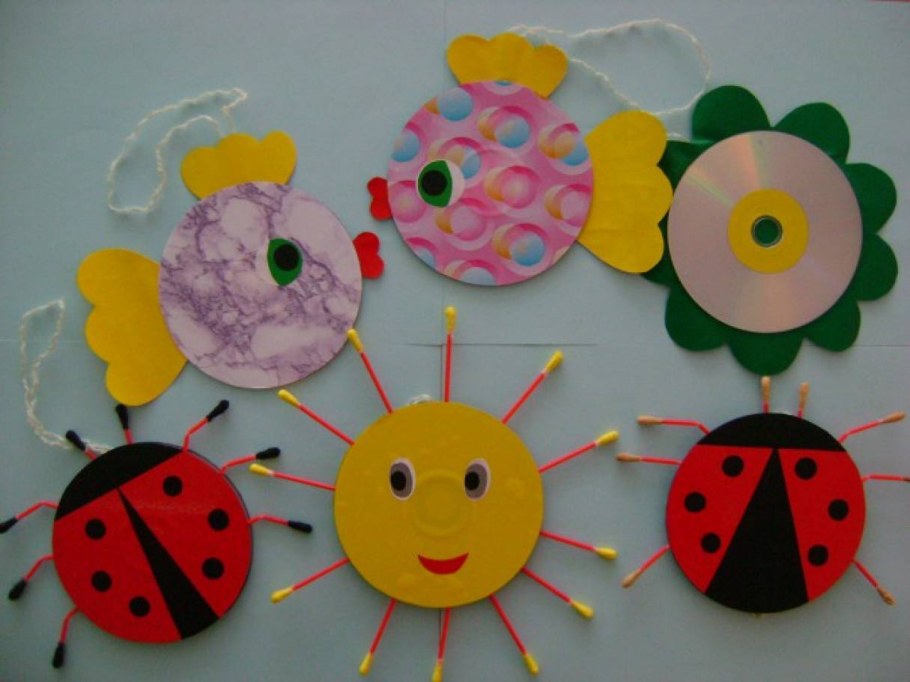 Украшения из дисков для участка детского сада